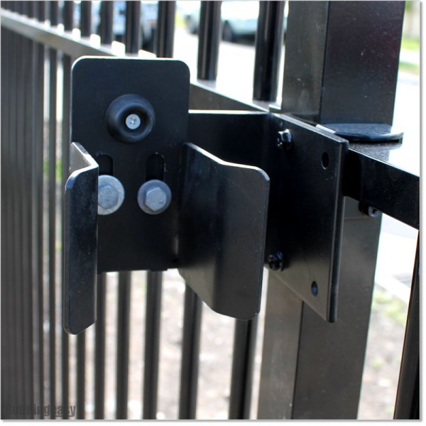 Sliding Gate Stopper Opened From The Top For Spiked Gates