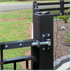 Truly little gap between the gate and post is possible with this hinge. Distance between post and frame of the gate is 5 to 50mm