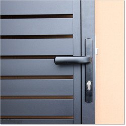 Gate is 1100mm wide (excluding hinge width) and height is 1515mm. Gate comes with Lock