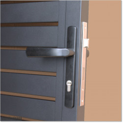 Gate is 1100mm wide (excluding hinge width) and height is 1515mm. Gate comes with Lock
